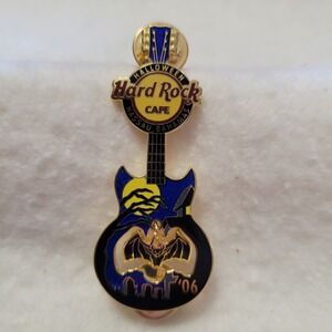 Hard Rock Cafe Nassau Bahamas  Halloween‎ Full Moon Swinging Bat 2006 Pin